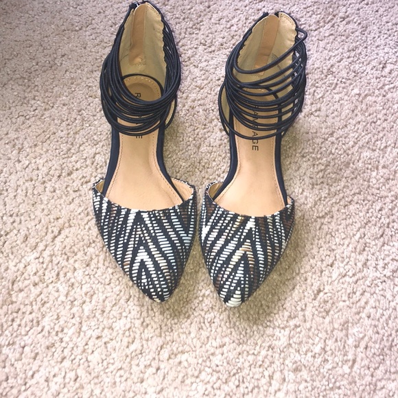 Sandals - Picture 1 of 4